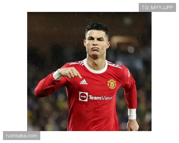 C罗出门买个咖啡居然被豪车堵成路人，豪门生活果然不是盖的